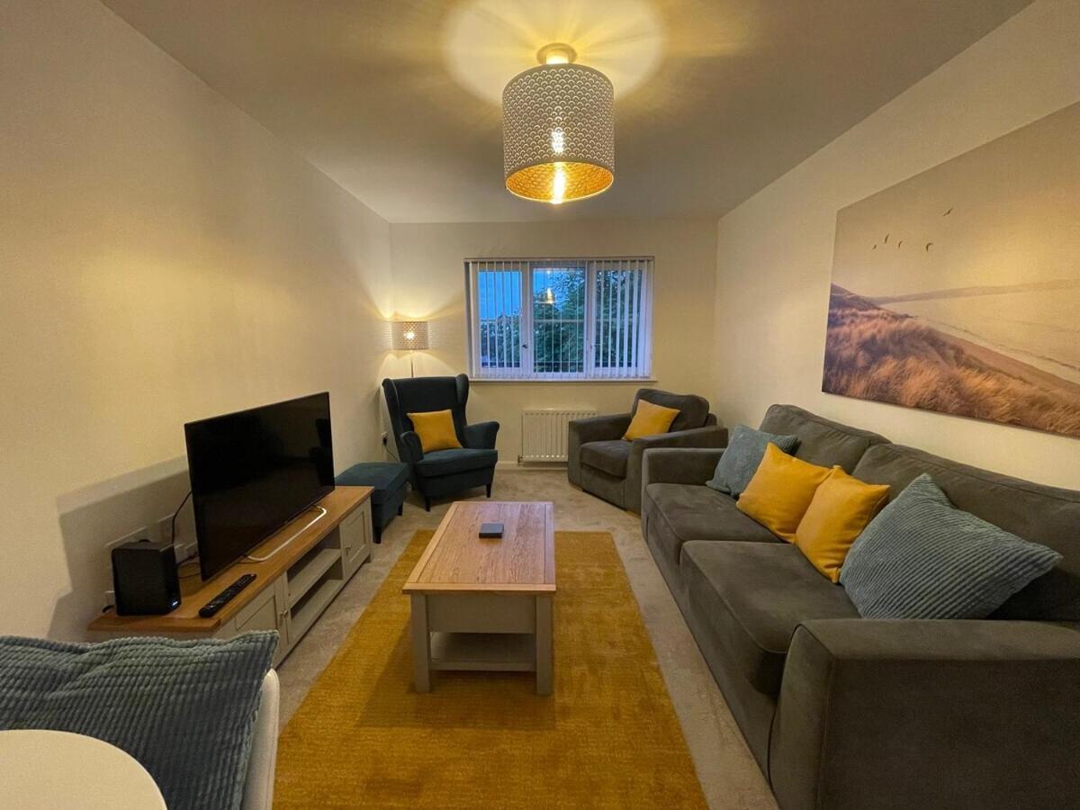 2 Bedroom Luxury Flat In Quiet Village Of Bishopton Бішоптон Екстер'єр фото